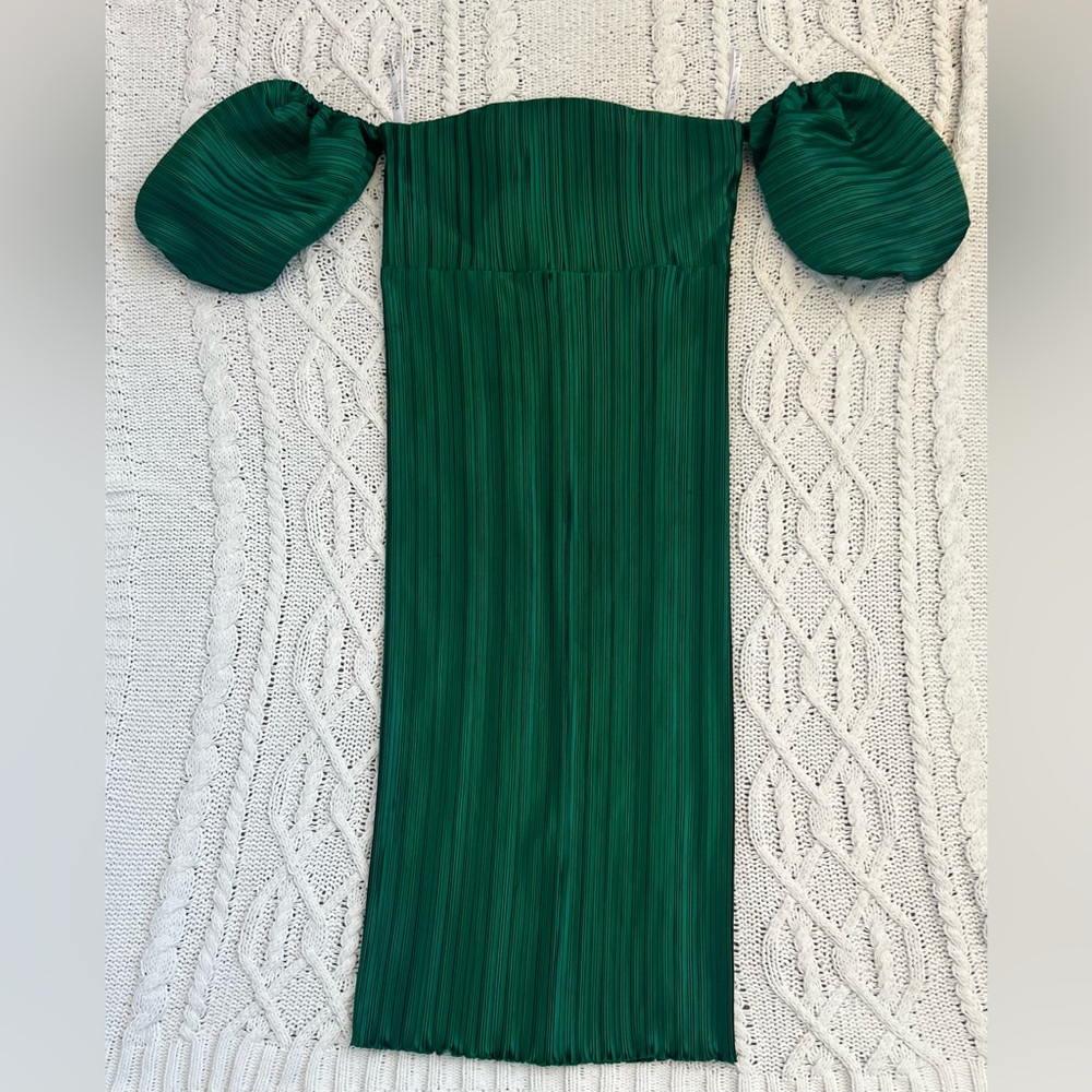 L'Idée Sirene Off-The-Shoulder Puff shoulder Pleated Gown